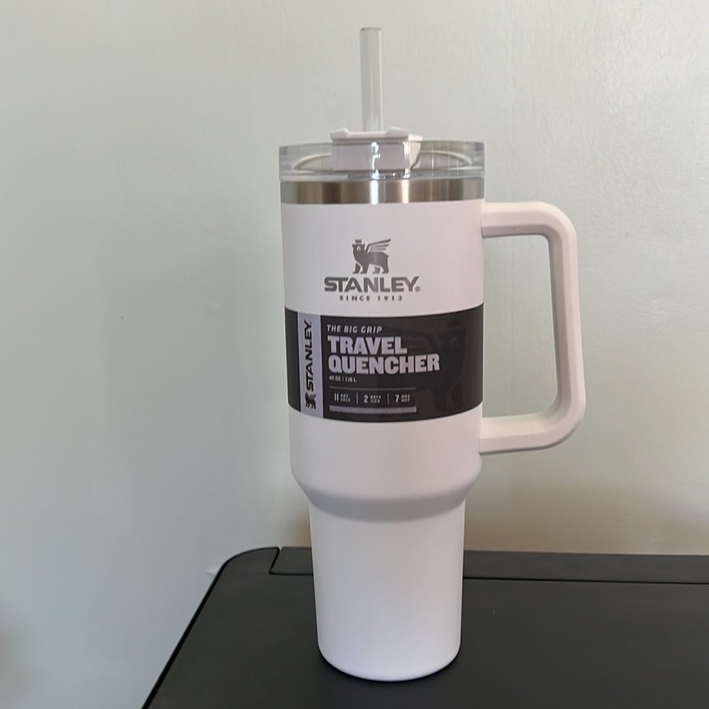 Stanley Adventure Quencher 40oz White Tumbler Stainless The Big Grip Travel NEW
